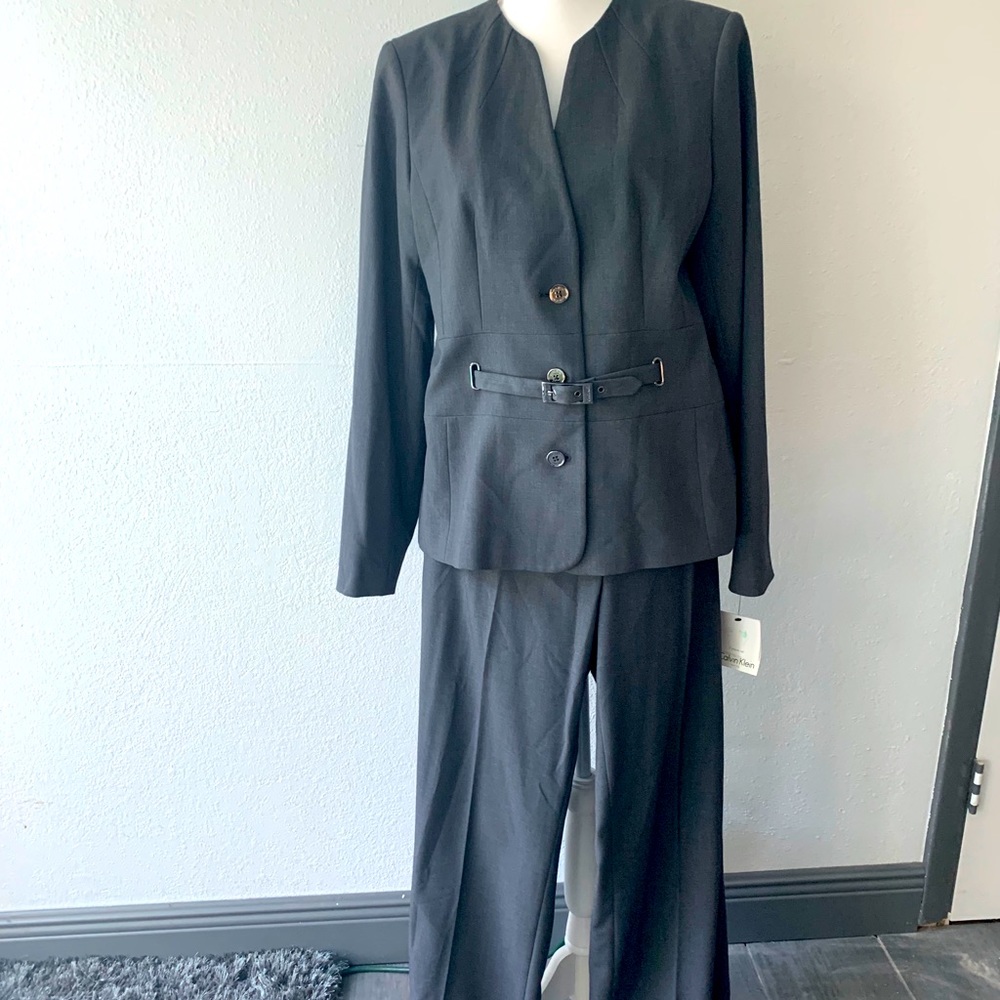 Calvin Klein 2 Pc Pant Suit in Gray